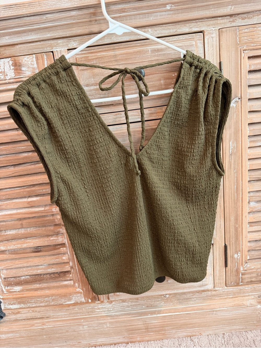 NWT Evereve Savanna Pucker V-Neck Tie Back Textured Top in Olive (Size XS) - Picture 6 of 13